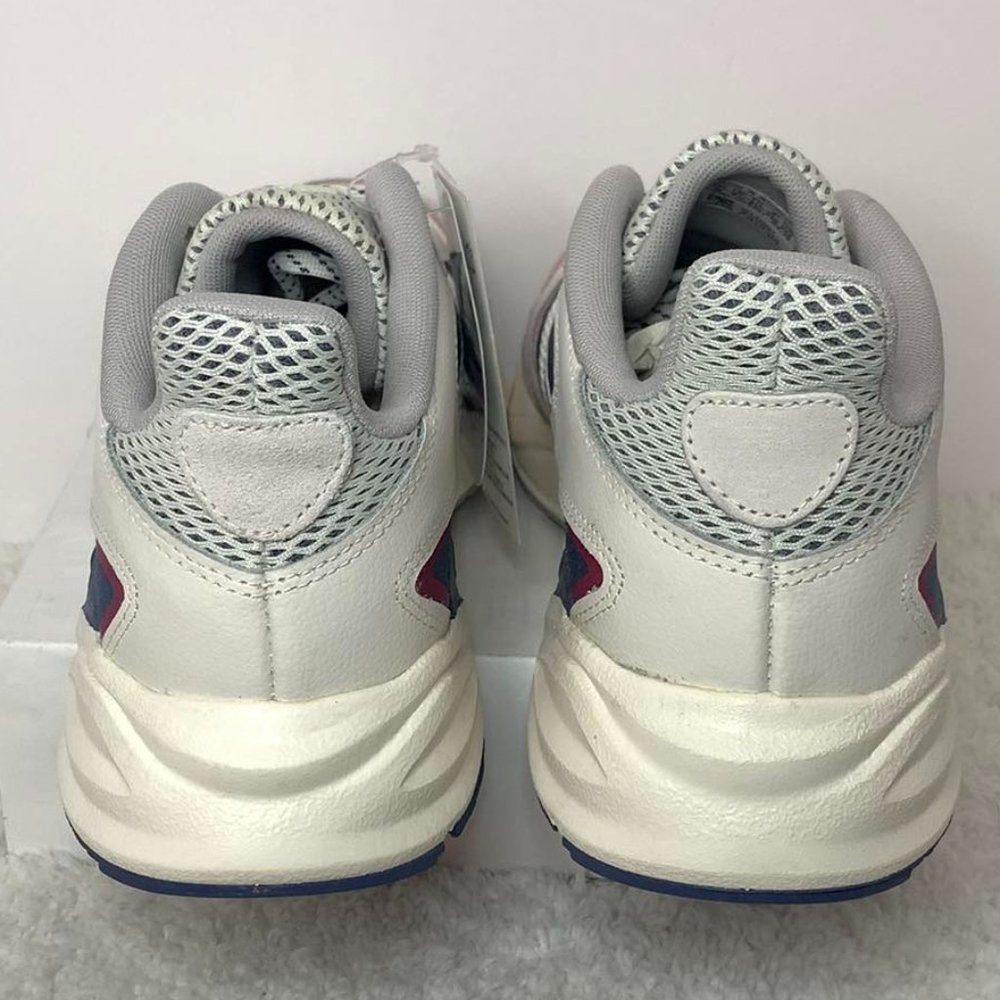 NEW! Adidas Women's 90s Valasion Shoes - Picture 2 of 7